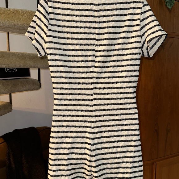 Bucketlist Textured Stripe Collared Romper
new with tag size M,  by Blue Blush - Picture 2 of 3